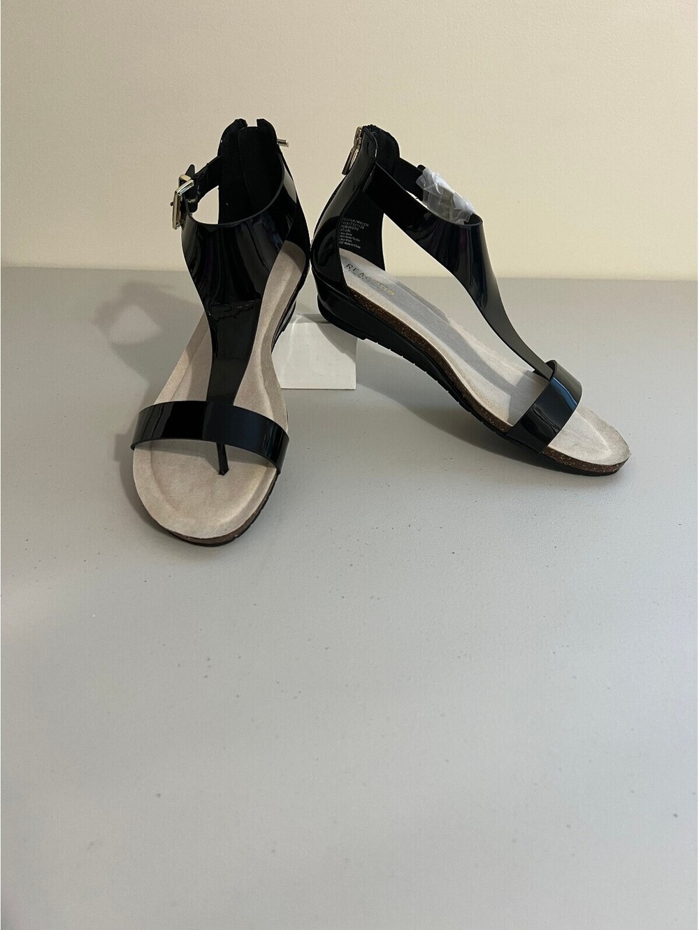 Kenneth Cole Reaction Women's Great Gal Sandals - Black Patent, 9.5
